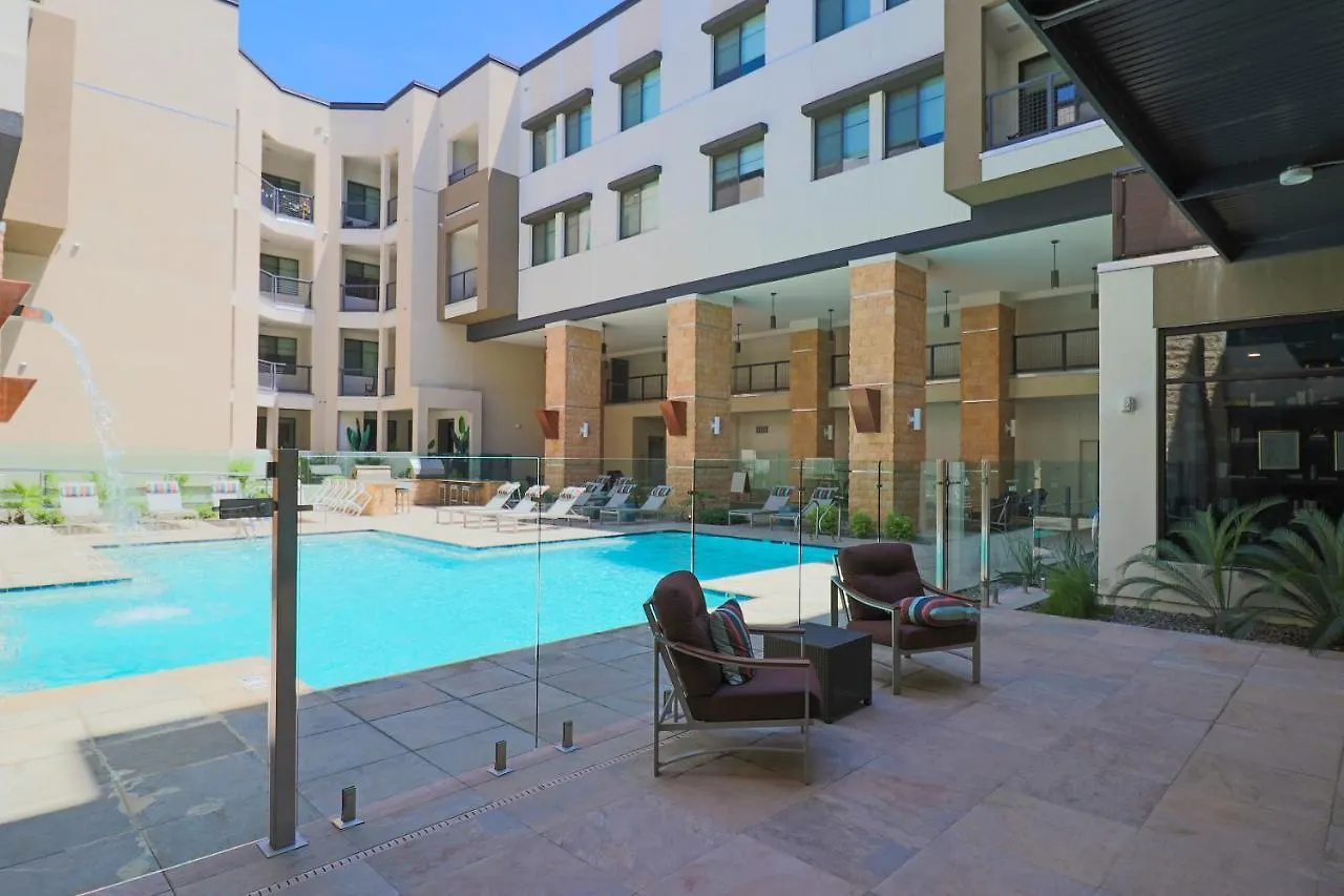 Private Rooftop Terrance-Walk Score 81-Shopping District-King Bed-Parking 4003 Scottsdale Daire