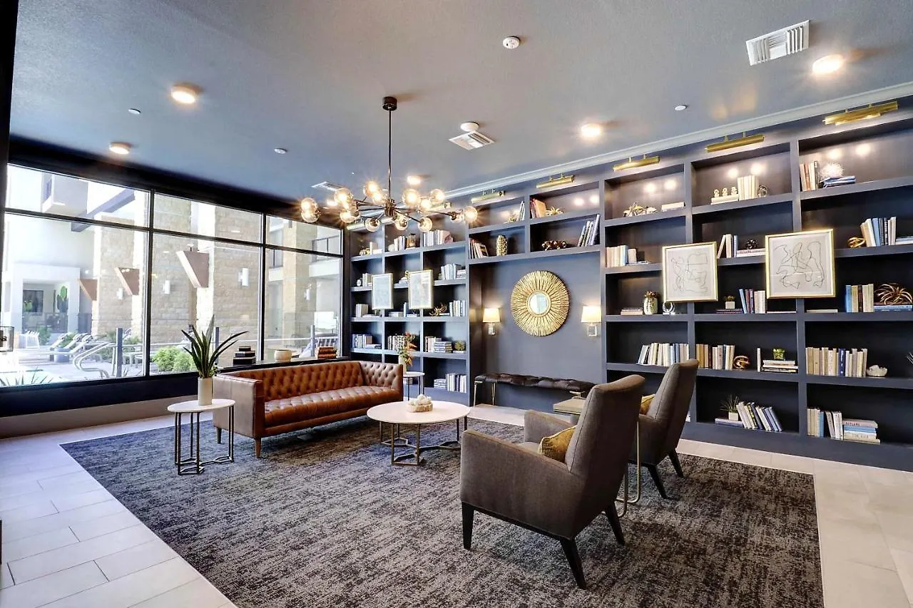 Private Rooftop Terrance-Walk Score 81-Shopping District-King Bed-Parking 4003 Scottsdale