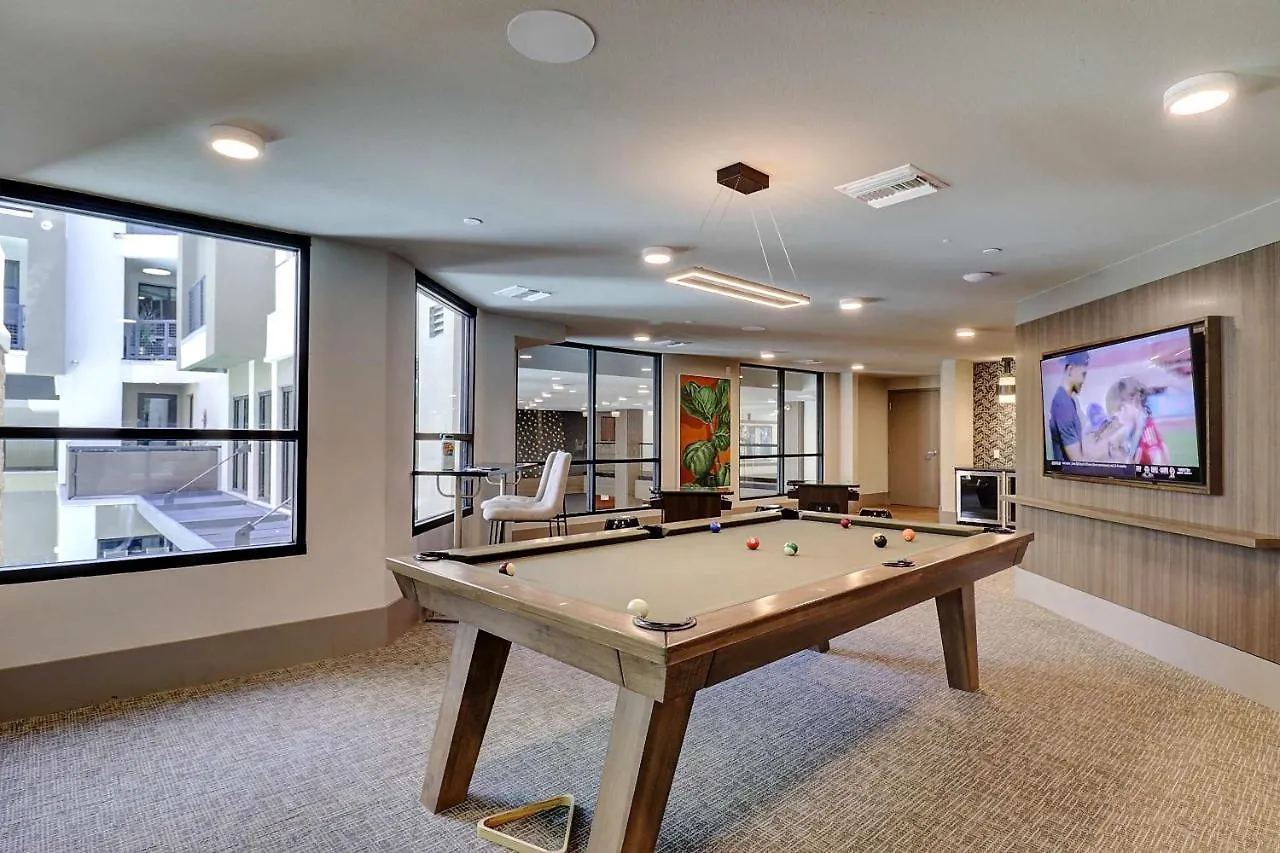 Private Rooftop Terrance-Walk Score 81-Shopping District-King Bed-Parking 4003 Scottsdale