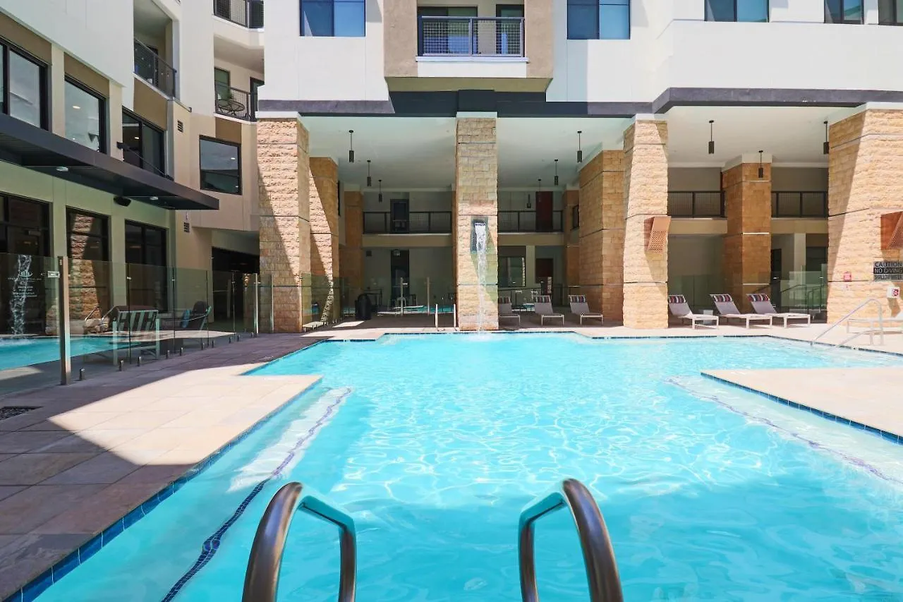 Private Rooftop Terrance-Walk Score 81-Shopping District-King Bed-Parking 4003 Scottsdale