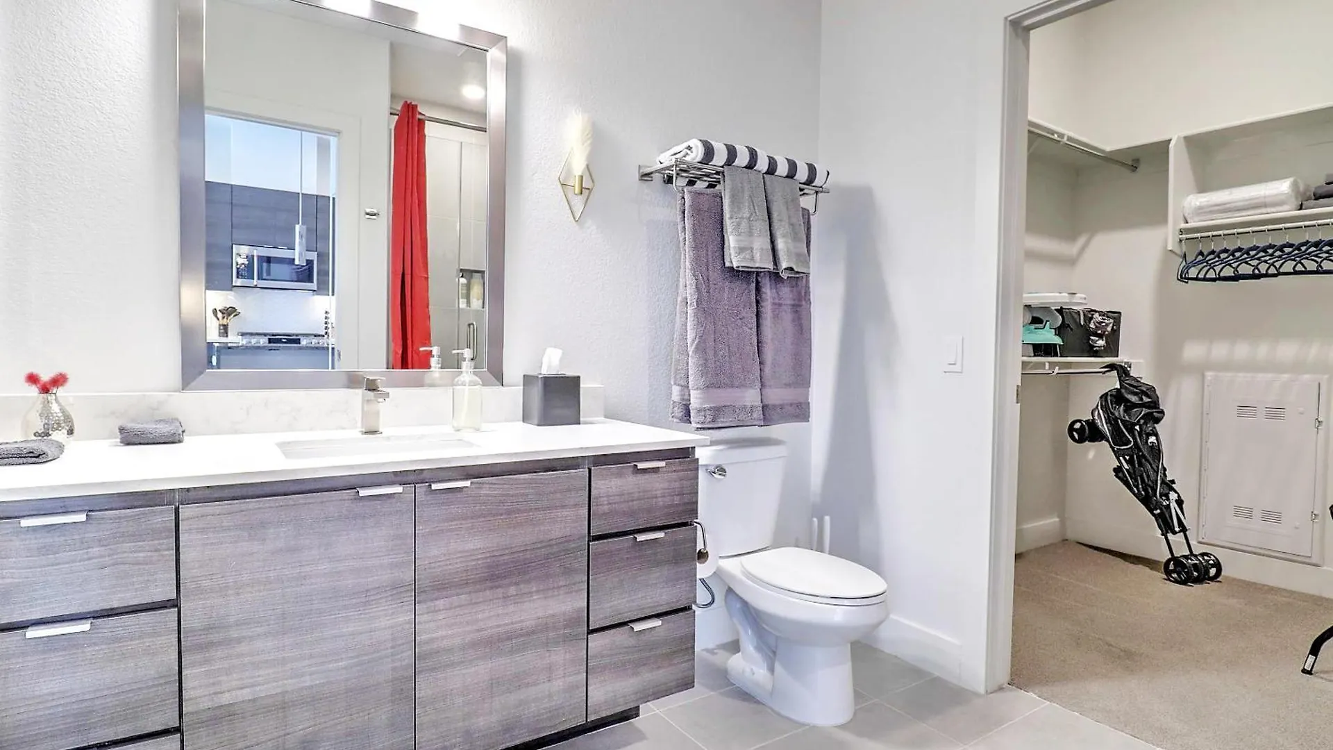 Private Rooftop Terrance-Walk Score 81-Shopping District-King Bed-Parking 4003 Scottsdale