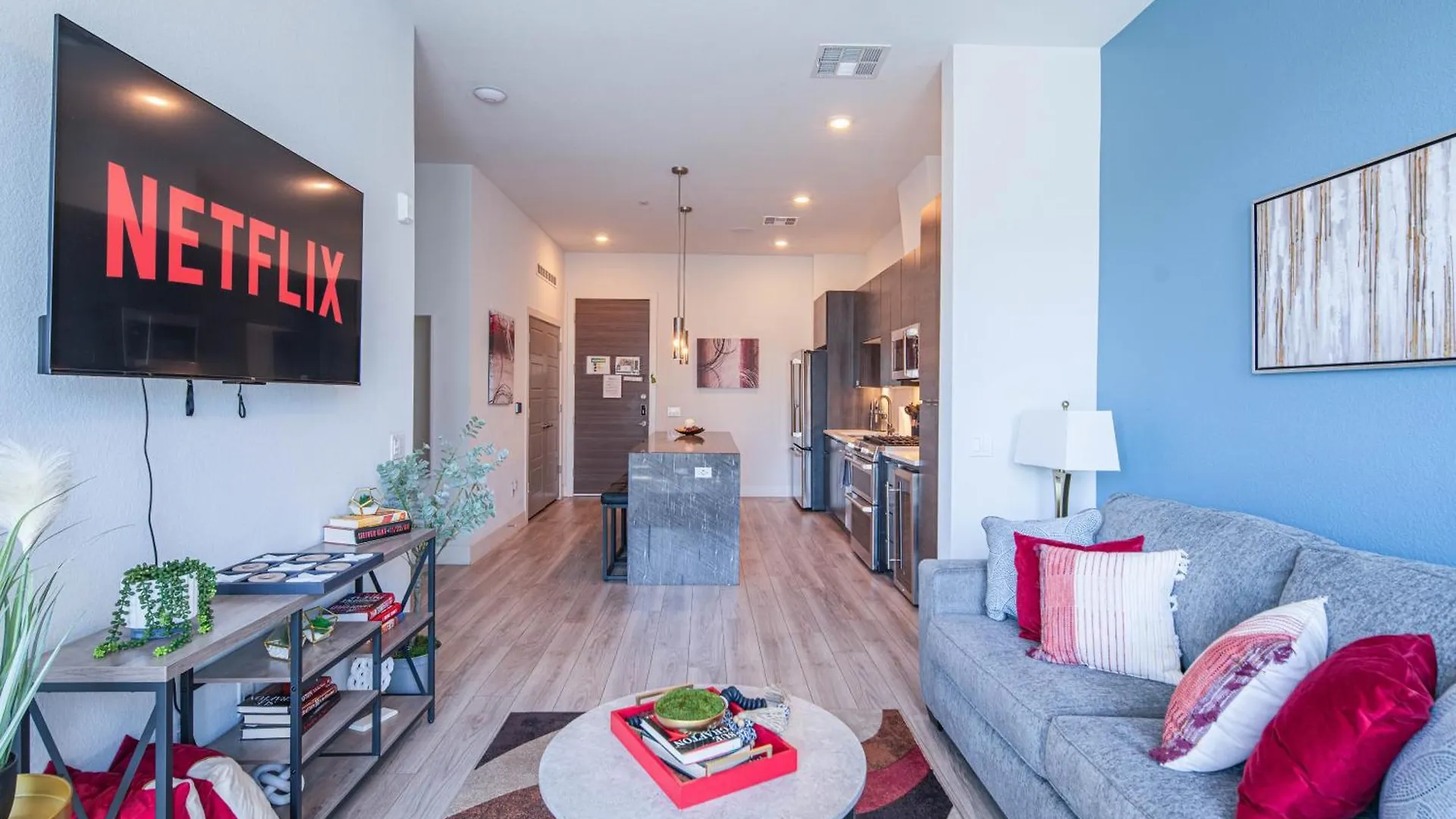 Private Rooftop Terrance-Walk Score 81-Shopping District-King Bed-Parking 4003 Scottsdale